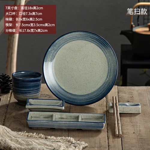 Service de vaisselle japonaise cinq pièces en grès sur table en bois, vue 10