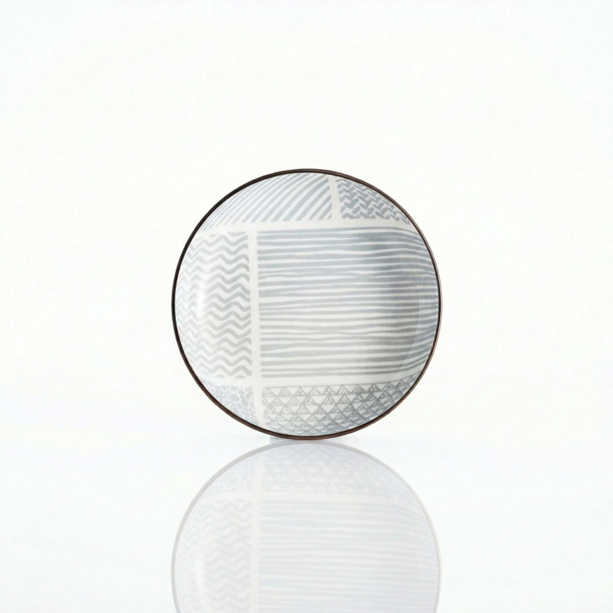 Assiette creuse céramique japonaise motif vague grise géométrique fond blanc