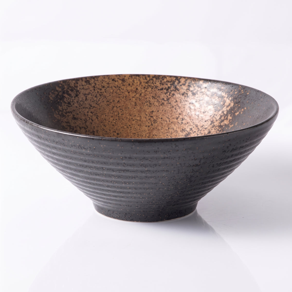 Bol à ramen japonais rustique Brun, intérieur brun cuivré et extérieur noir mat strié de rainures