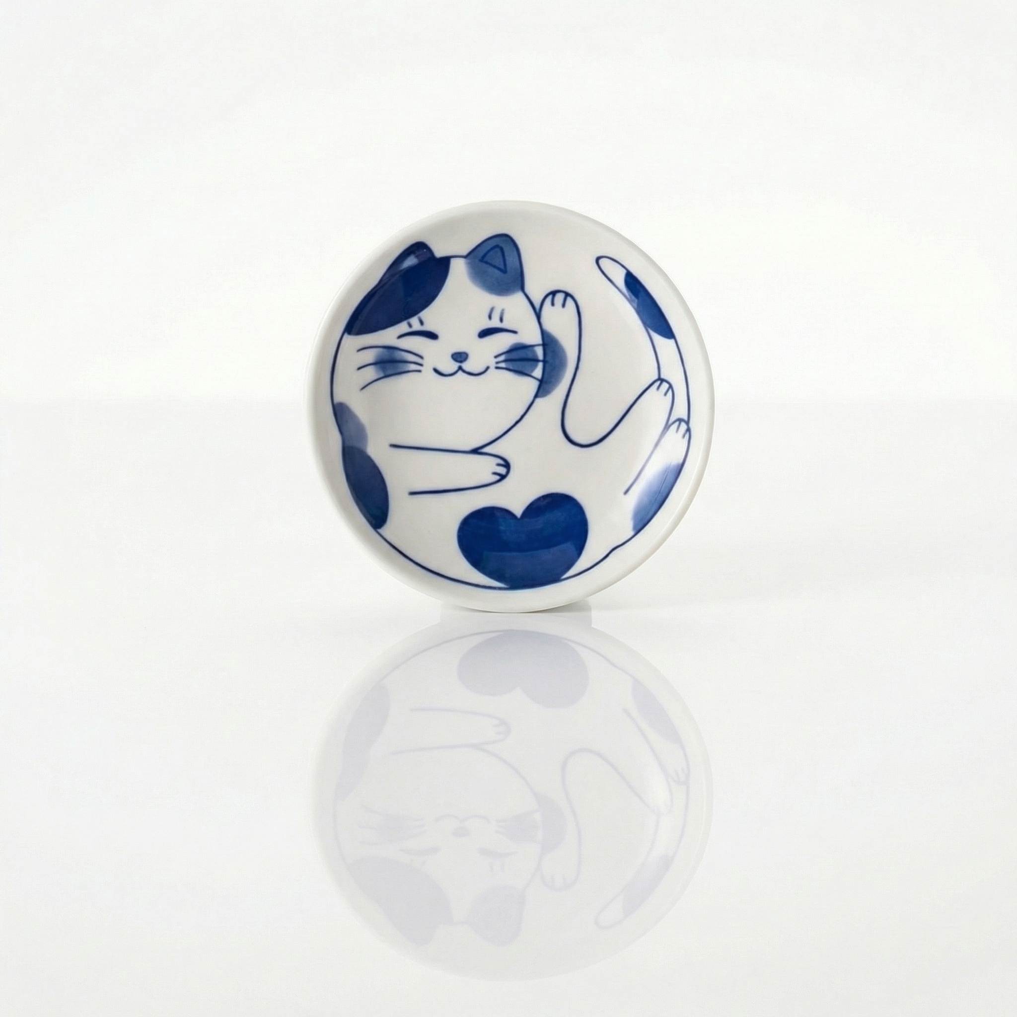 Coupelle céramique chat japonais motif neko tacheté fond blanc avec reflet