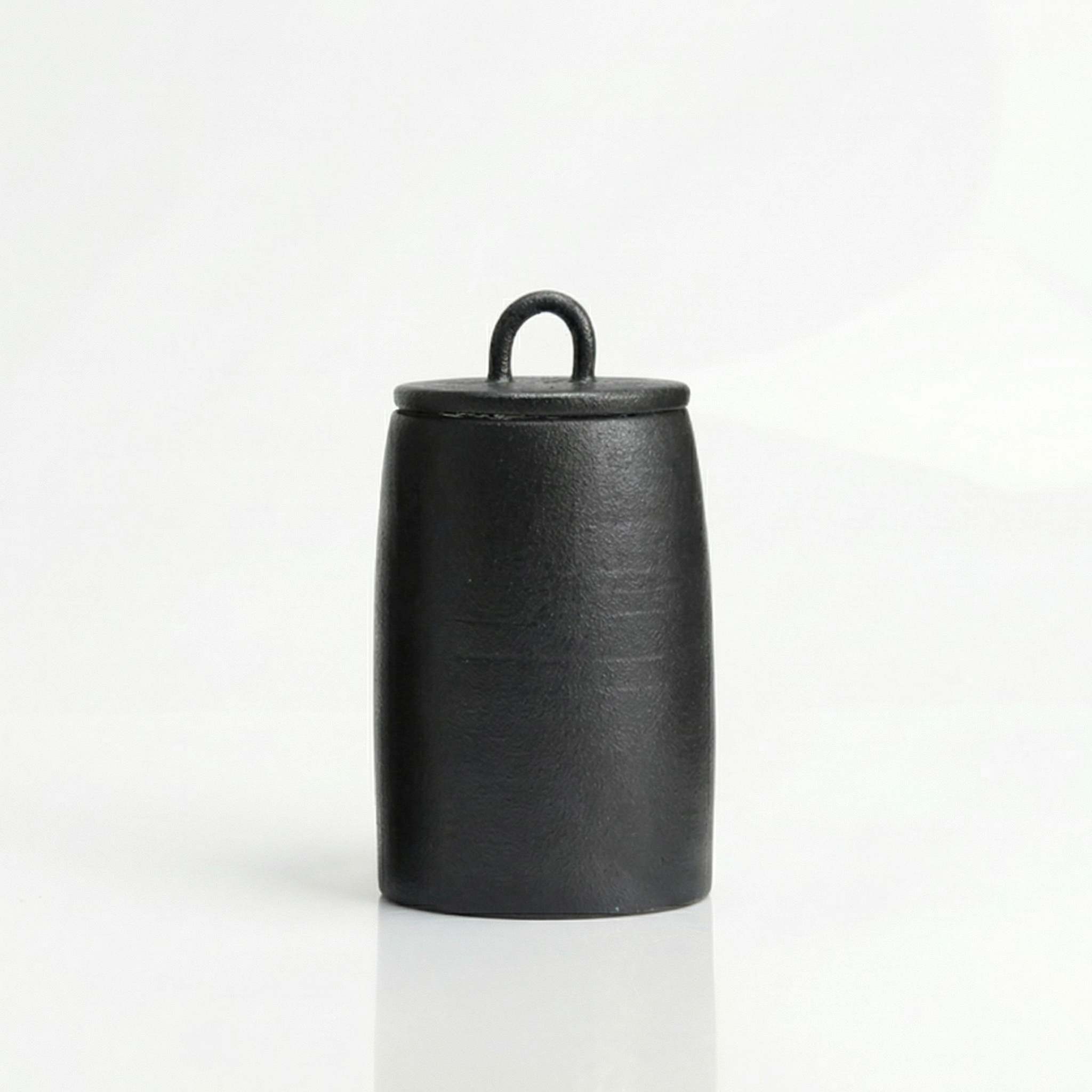 Grande boite a the japonaise en gres coloris noir mat avec couvercle a anse