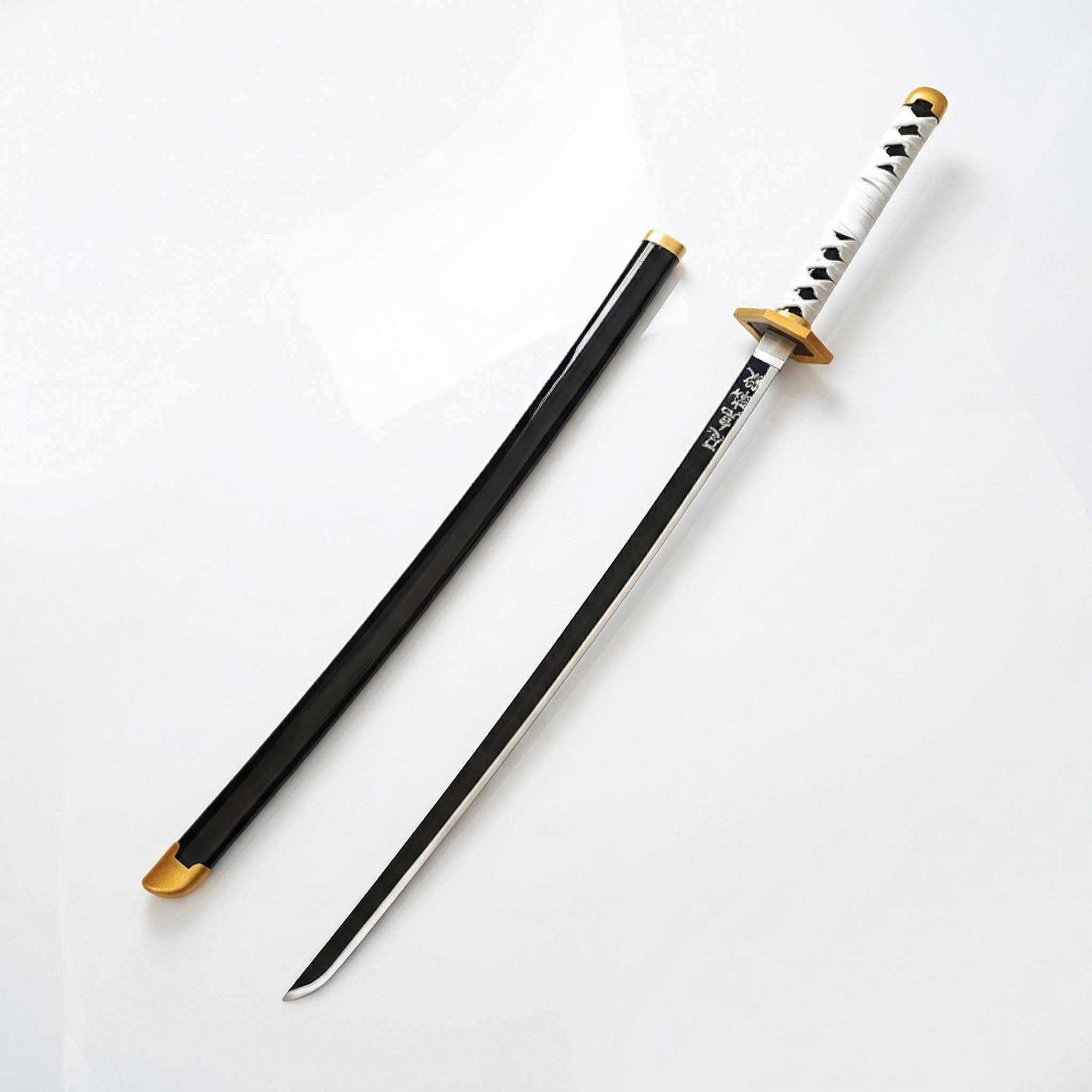 Katana Sabito Demon Slayer fourreau noir laque poignee blanche losanges tsuba doree lame argentee
