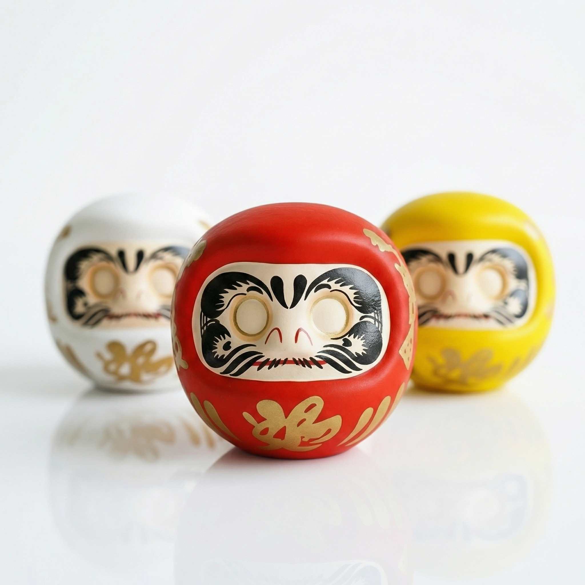 Lot de 3 tirelires Daruma japonais rouge blanc jaune porte-bonheur