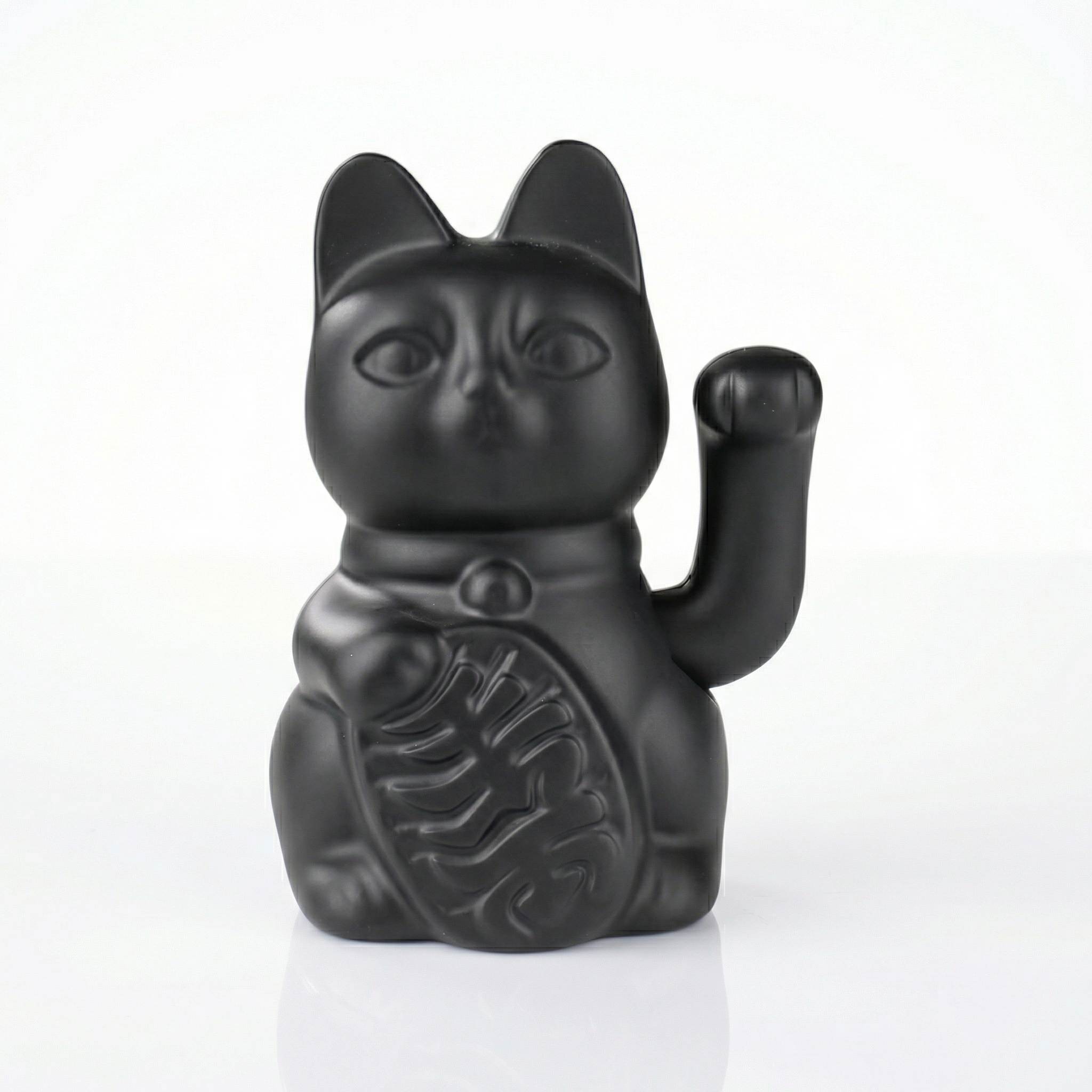 Maneki Neko électrique noir mat moderne 15cm sur fond blanc avec reflet miroir
