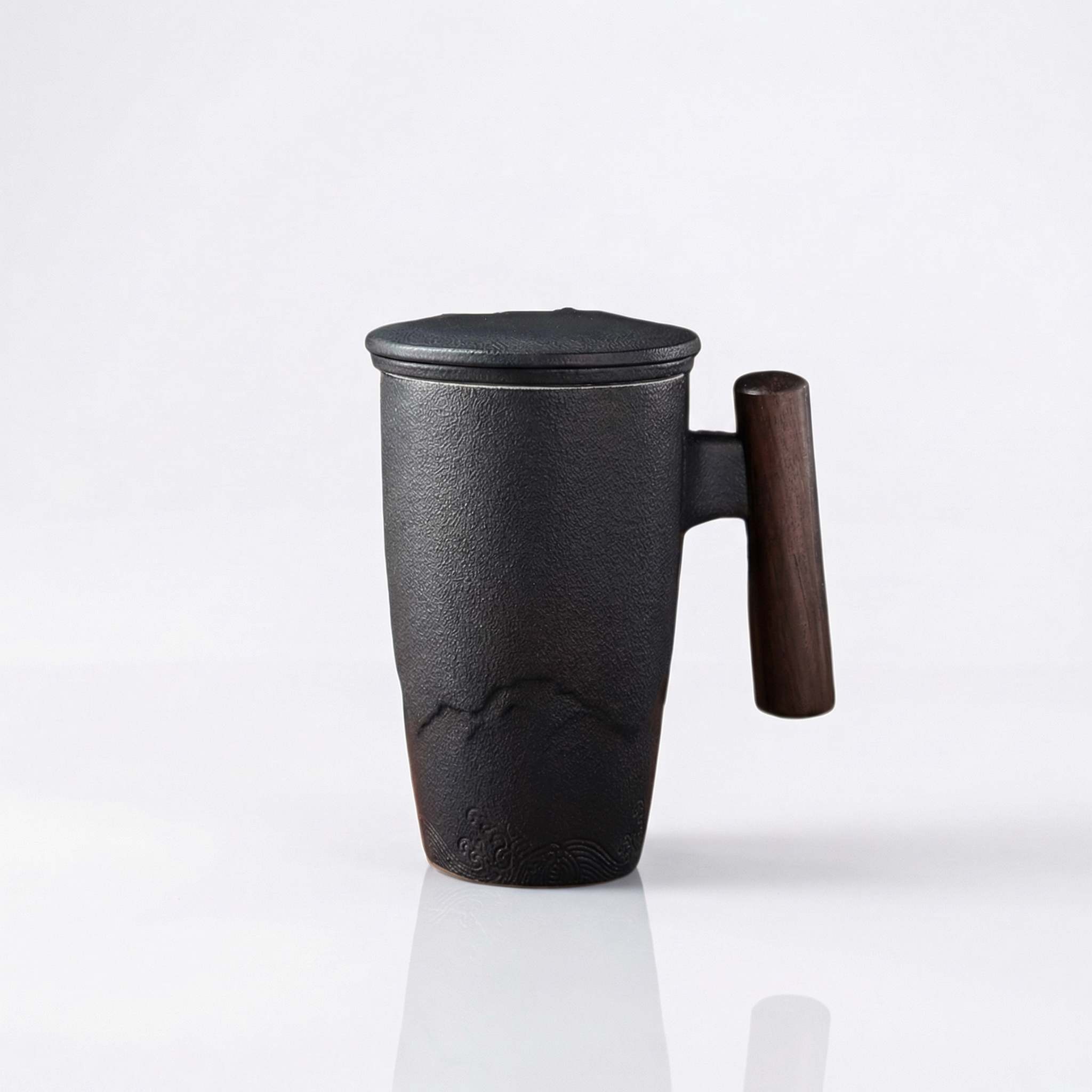 Mug ceramique japonais relief montagne encre noire mat anse bois