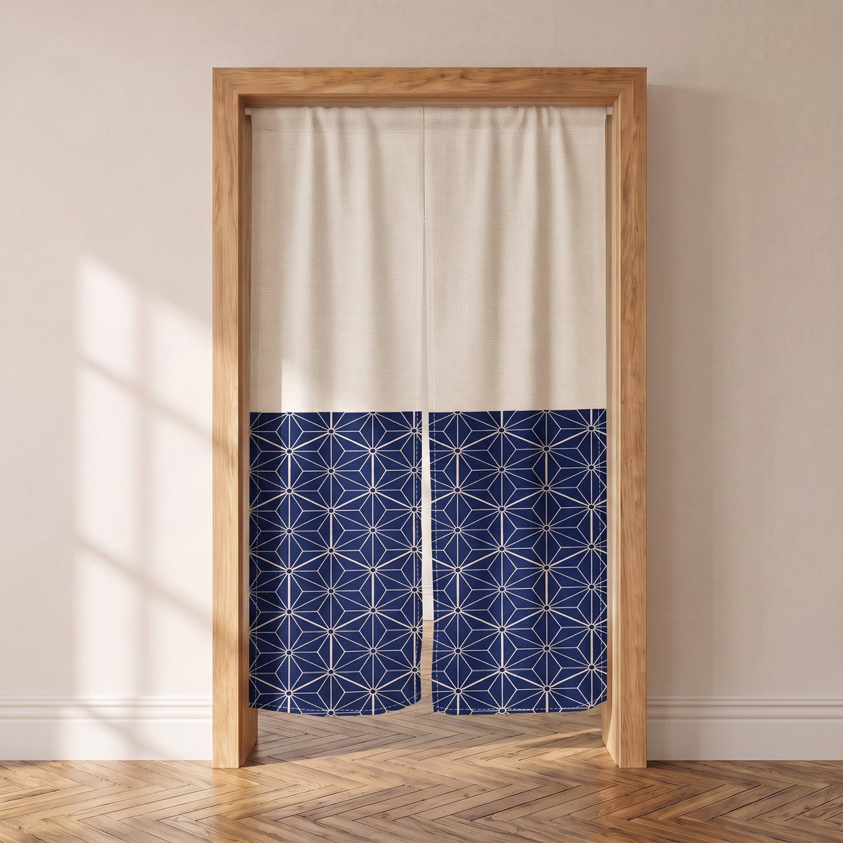 Noren japonais à motif asanoha, étoiles de chanvre bleu marine sur écru, porte intérieure