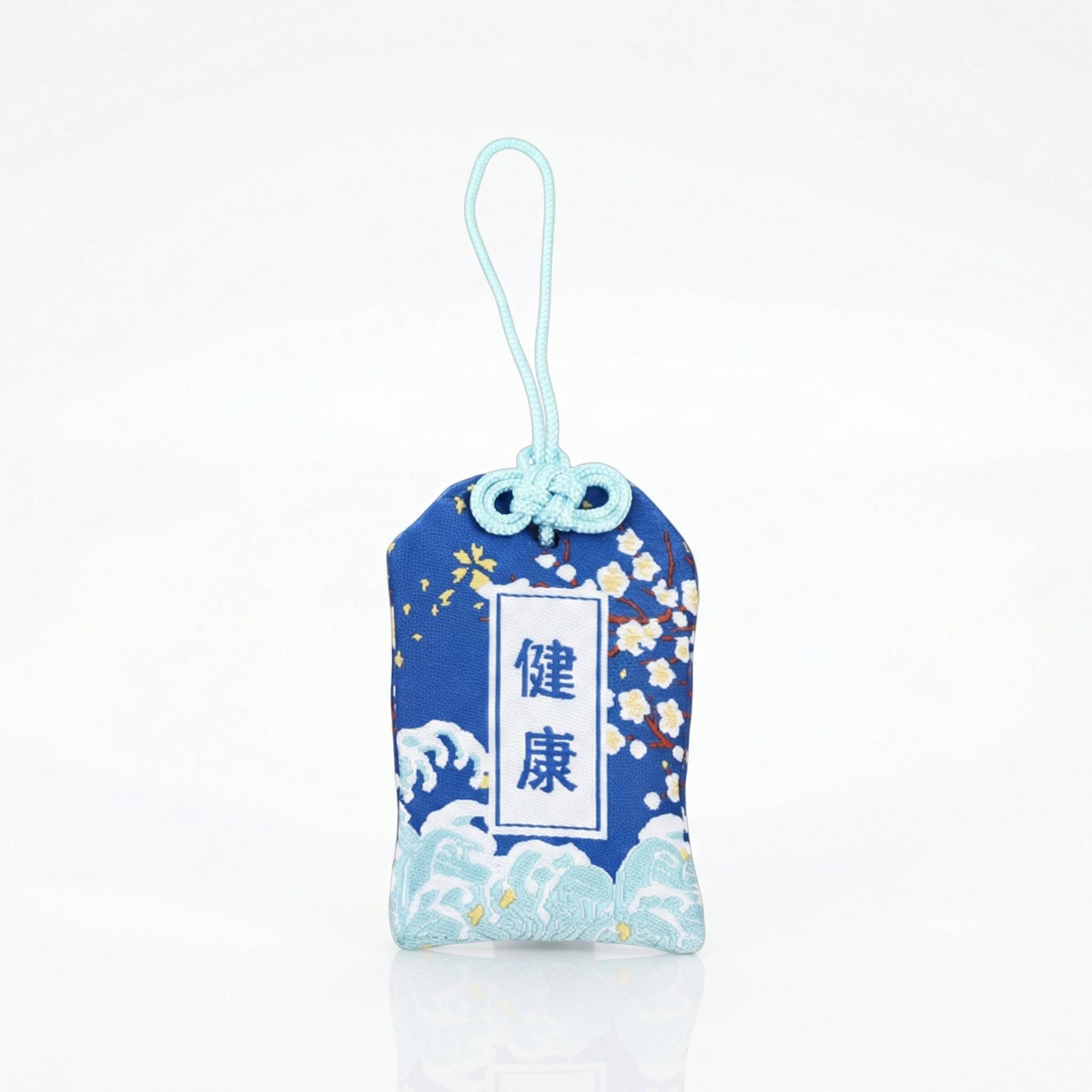 Omamori bleu brodé calligraphie dorée 健康 Kenkō santé et bien-être quotidien