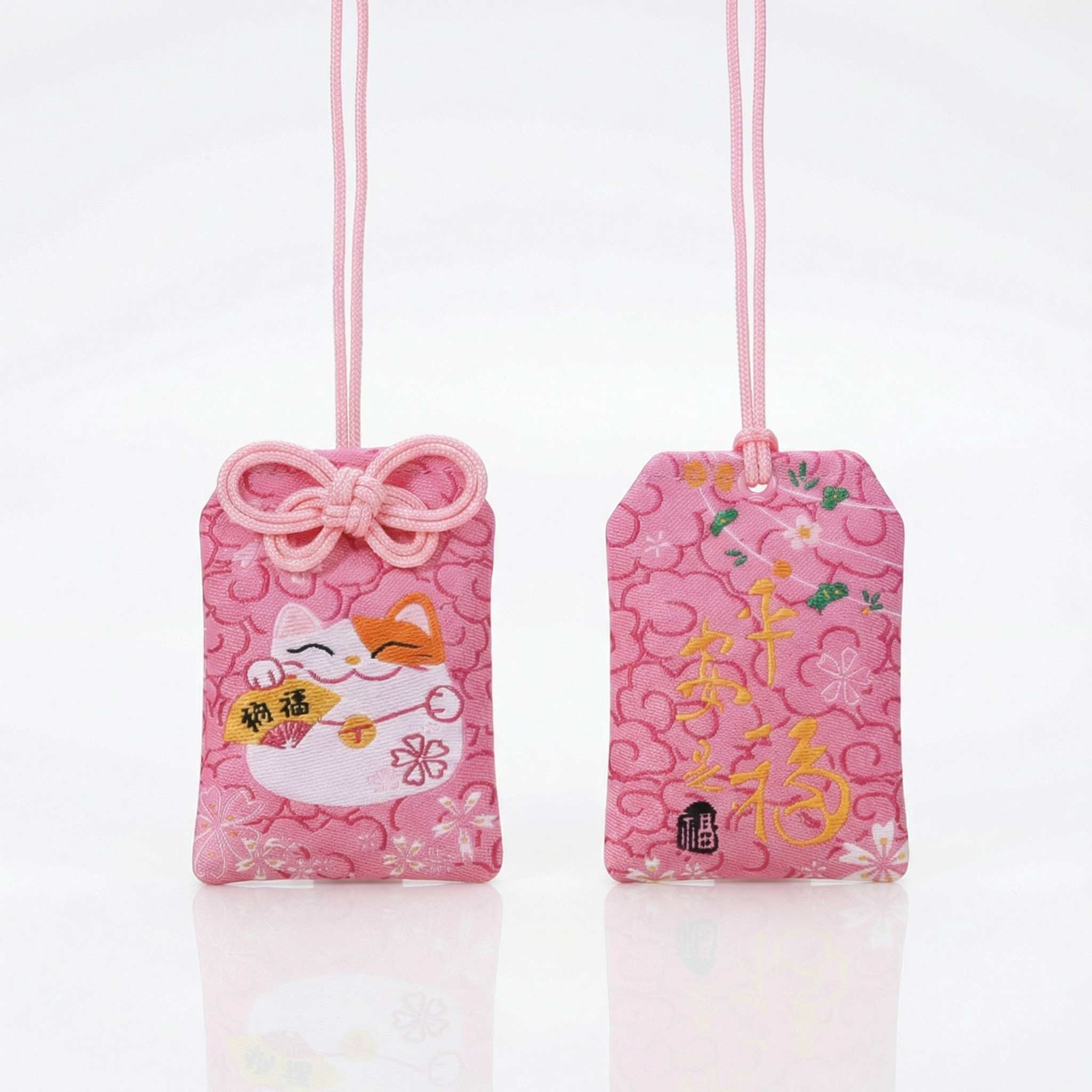 Omamori kawaii rose brodé calligraphie dorée 招福 Shōfuku bonheur et sérénité