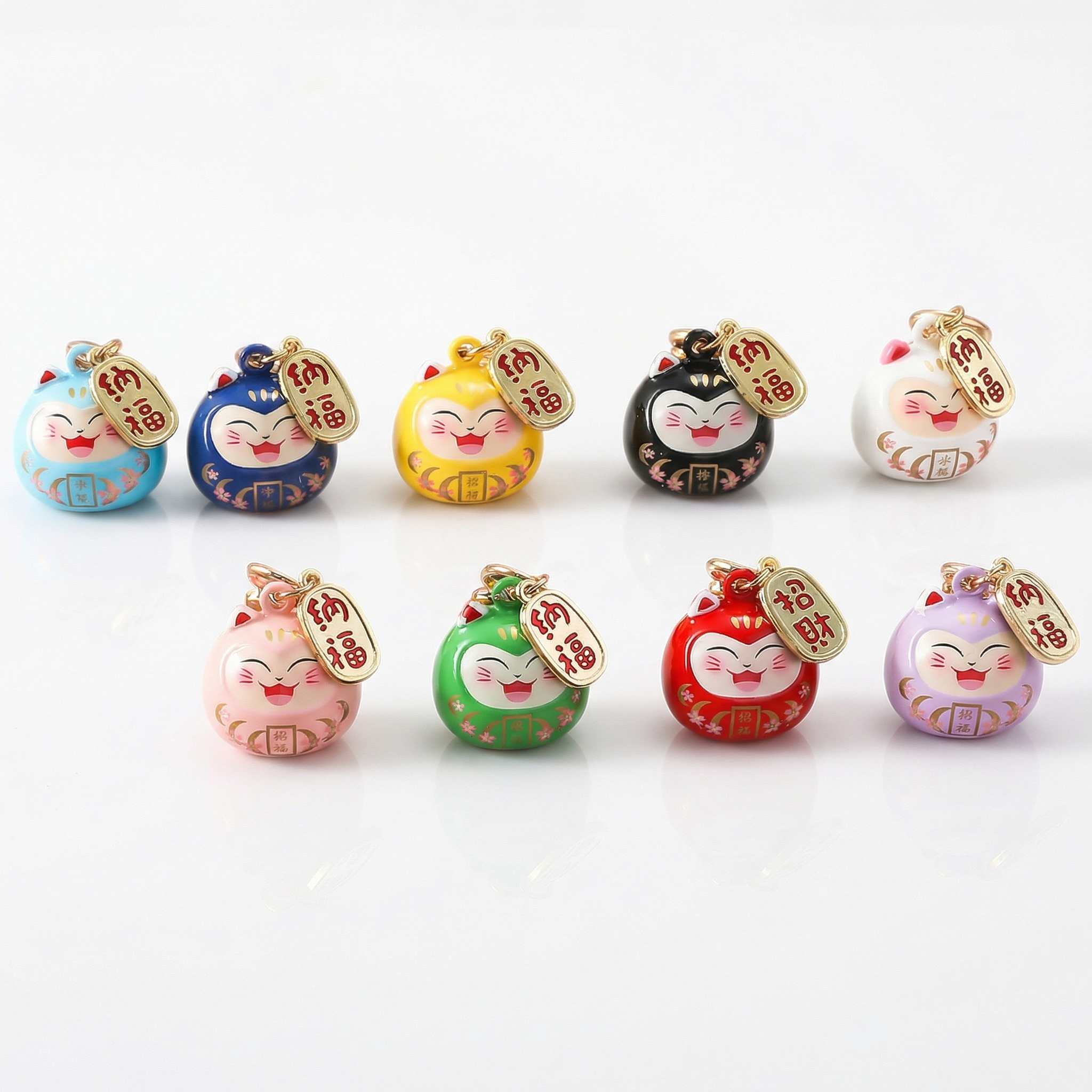 Collection de 9 pendentifs Maneki Neko kawaii colorés avec clochette porte-bonheur