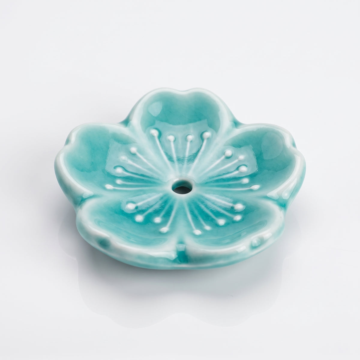 Porte-encens japonais sakura turquoise en céramique, trou central pour un bâtonnet d'encens