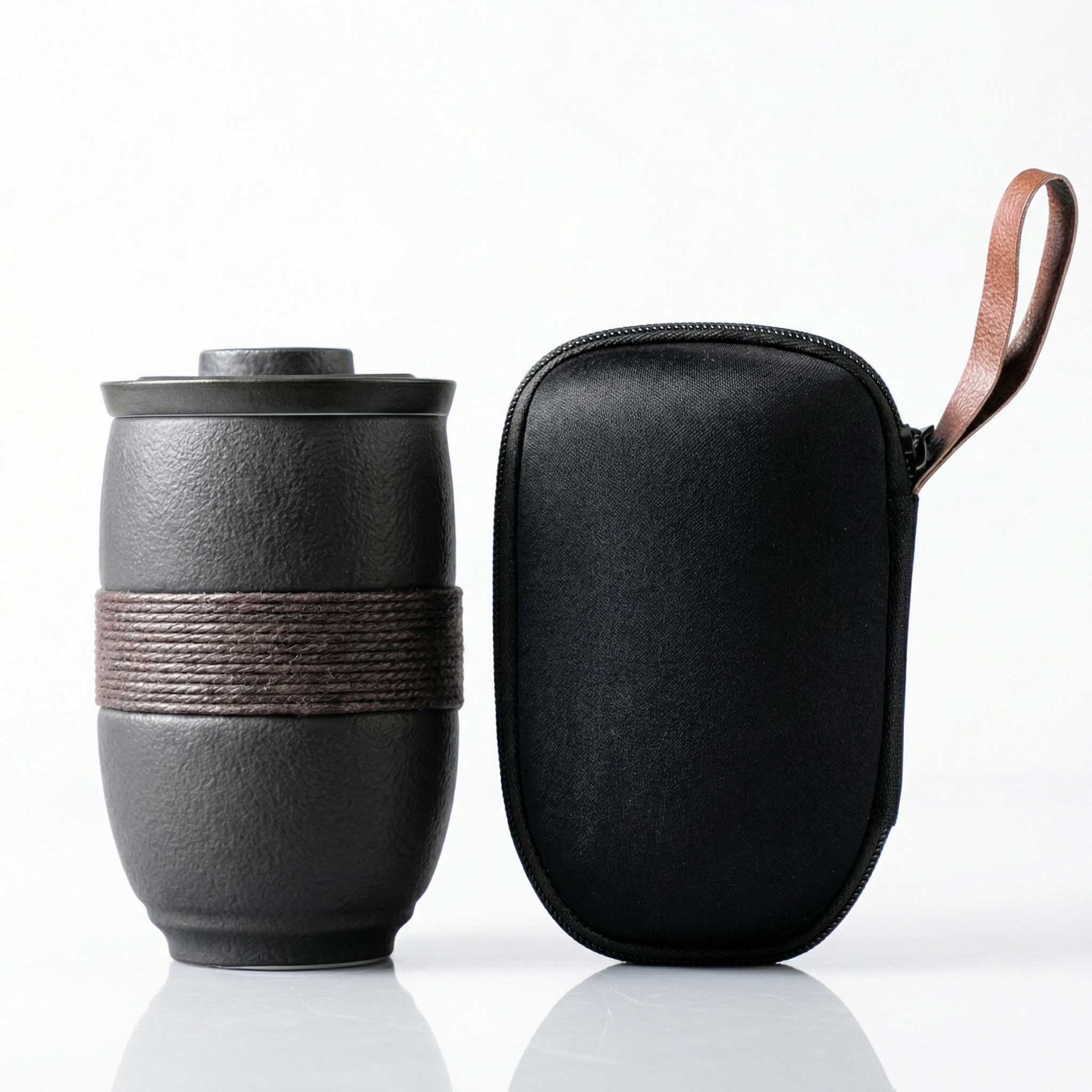 Tasse à thé céramique japonaise noire avec filtre intégré et housse de transport noire