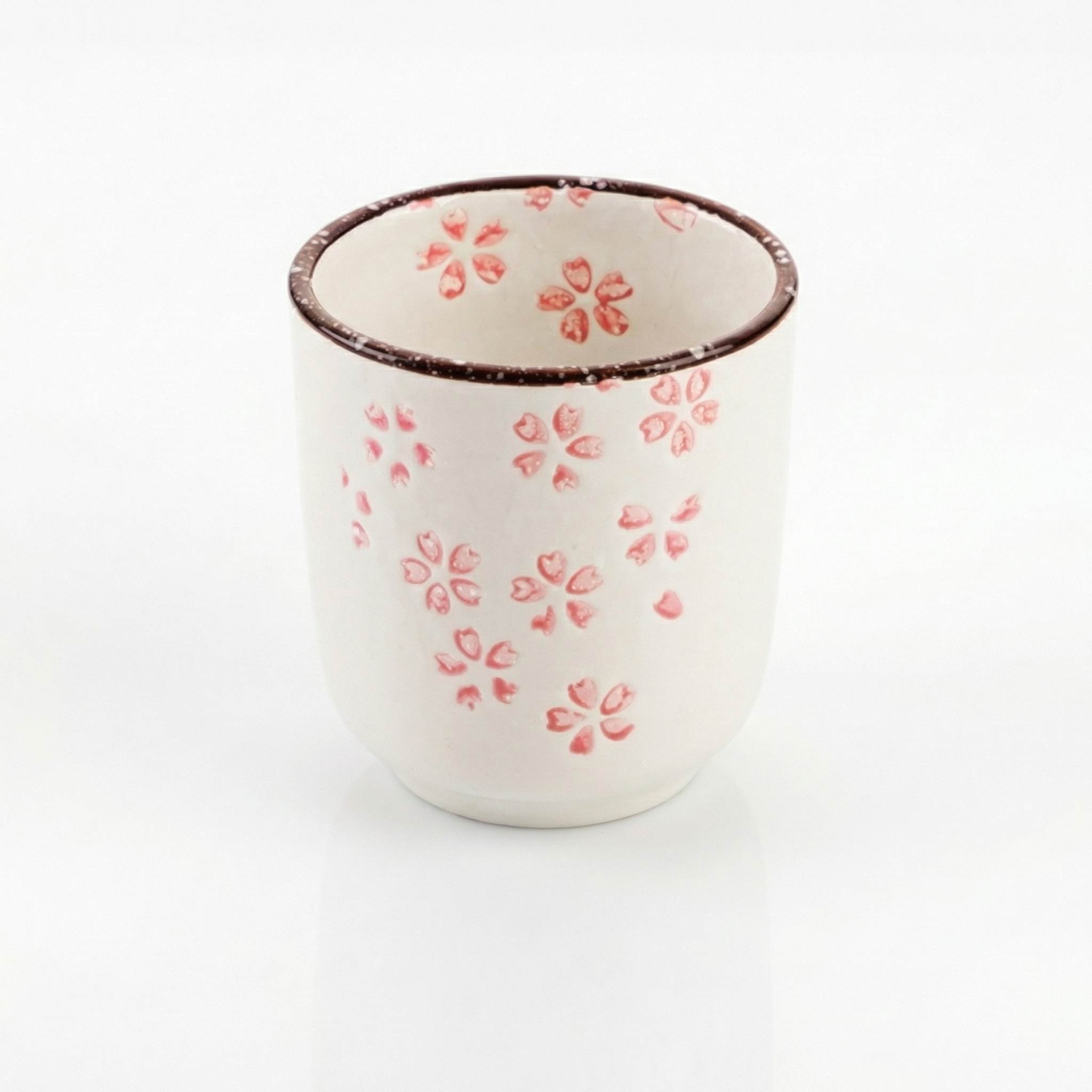 Tasse a the japonaise ceramique sous glacure beige motifs fleurs de cerisier roses