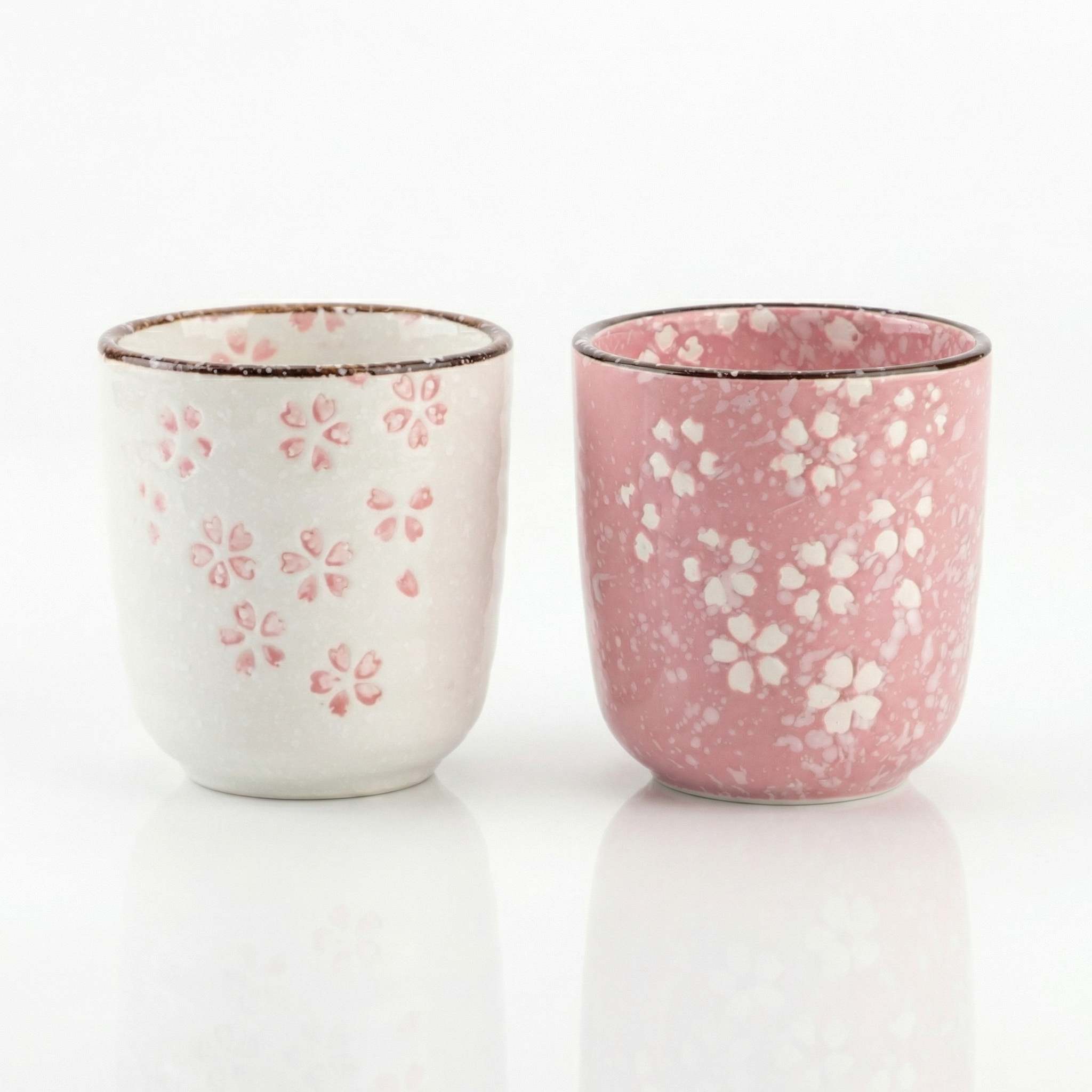Duo de tasses a the japonaises ceramique sous glacure motifs sakura beige et rose