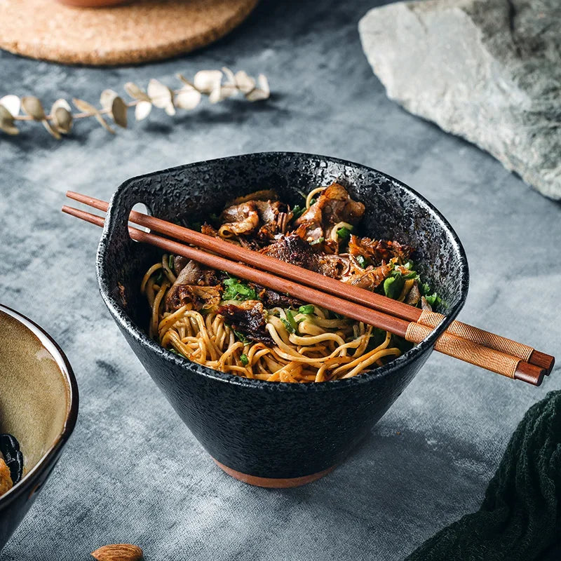 Bol à ramen japonais en céramique, forme conique évasée, vue 2