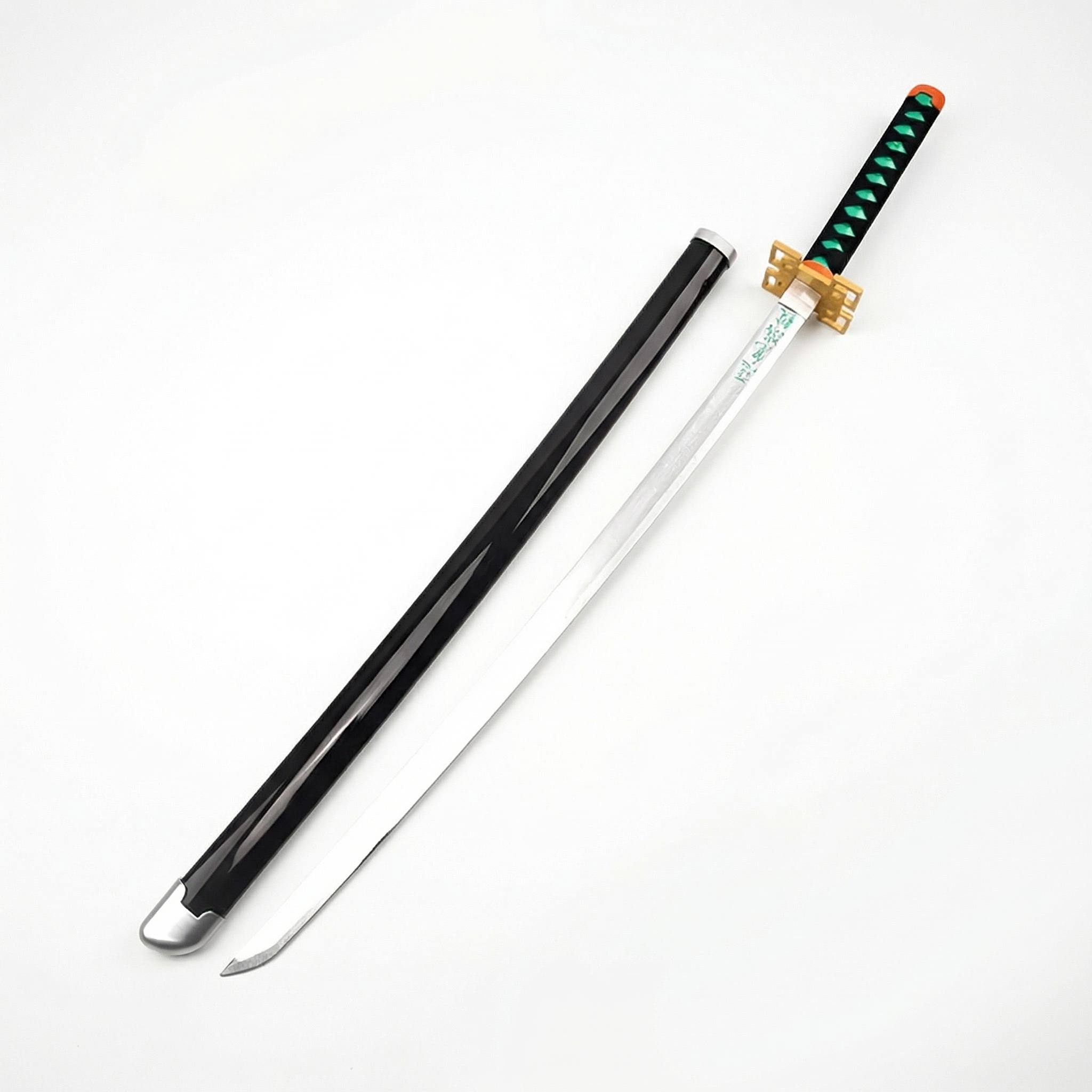 Katana Muichiro Tokito Demon Slayer en bambou fourreau noir poignee verte tsuba dore carre kanji