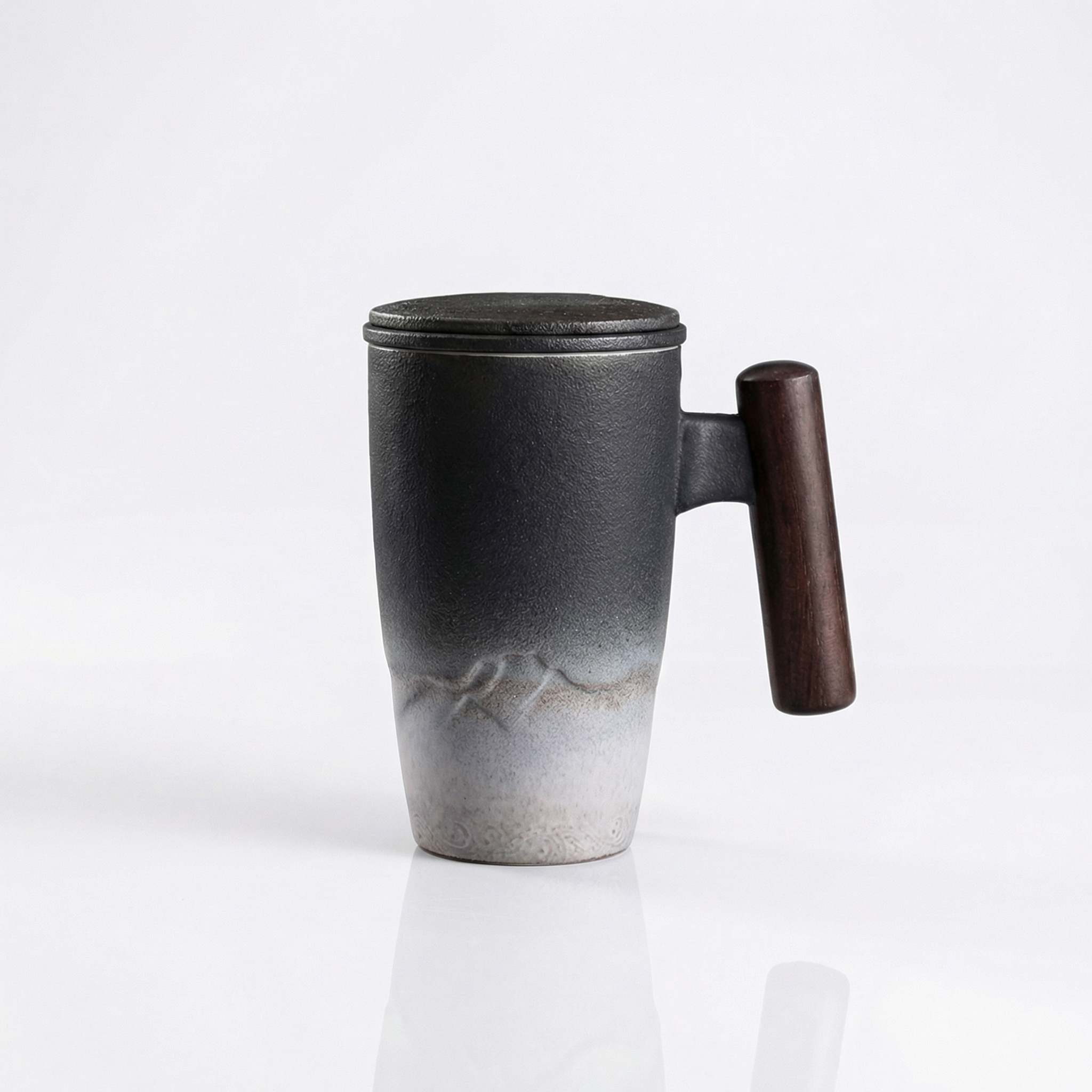 Mug ceramique japonais relief montagne brume noir blanc degrade anse bois