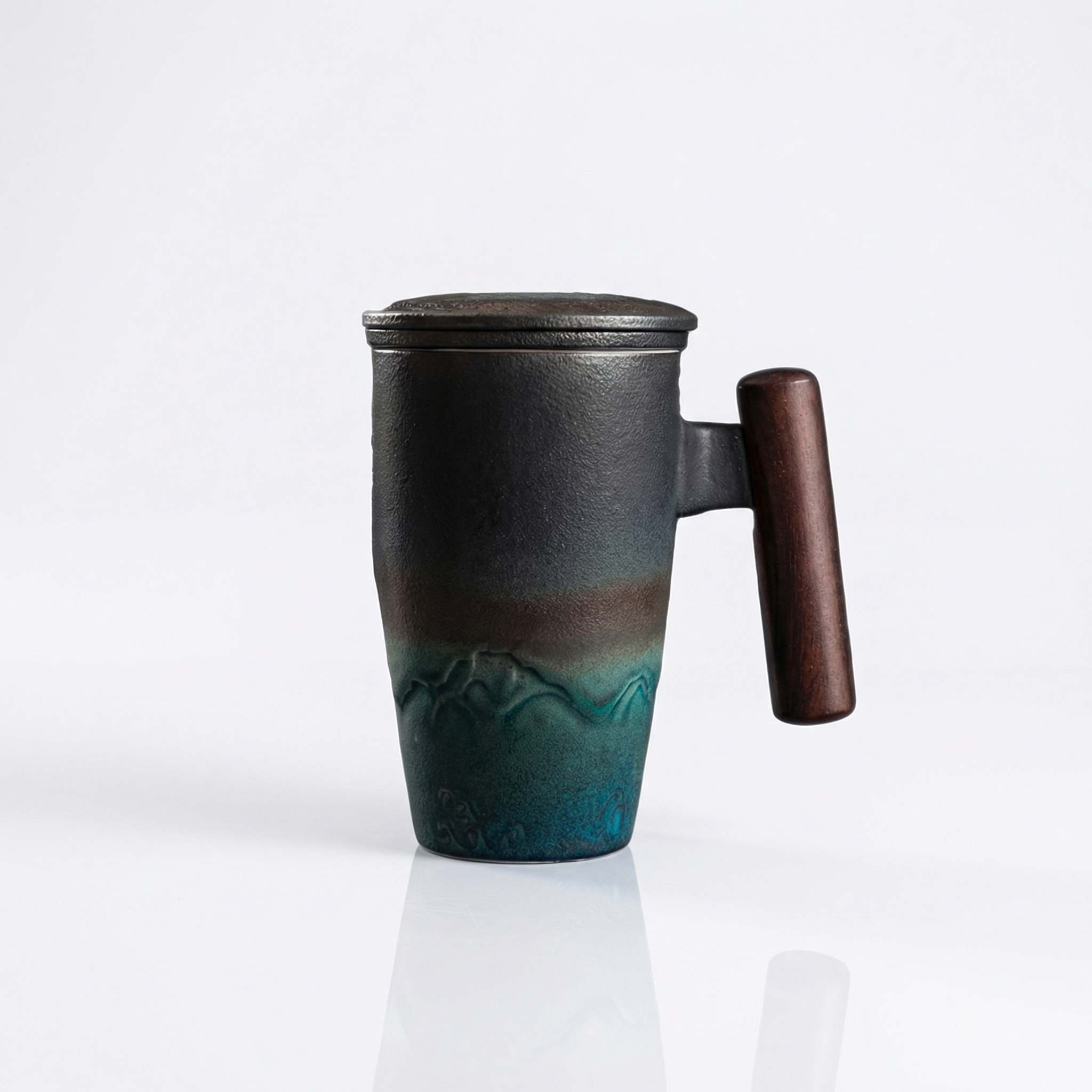 Mug ceramique japonais relief montagne foret profonde turquoise anse bois