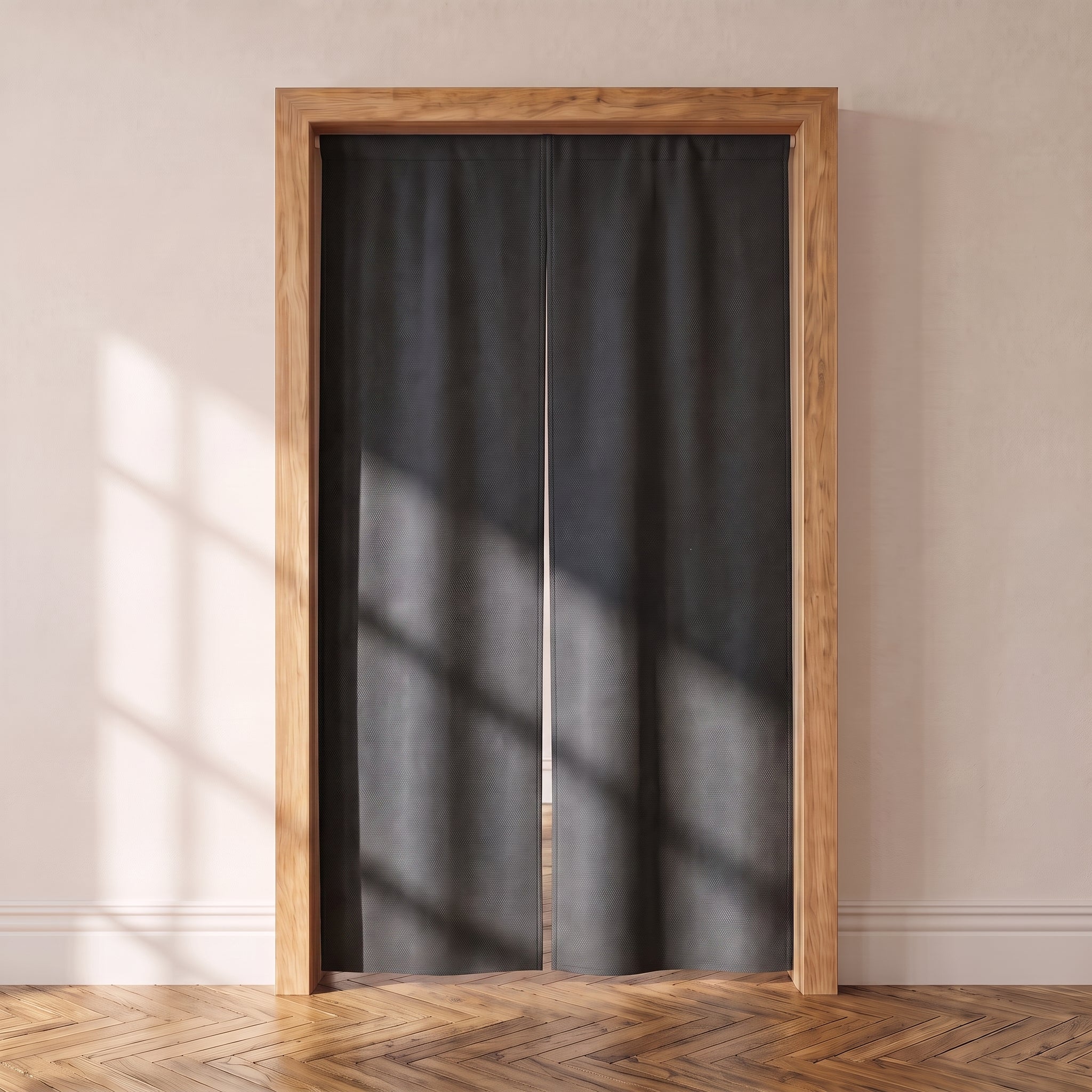 Noren japonais uni anthracite, gris très sombre en teinte pleine, porte intérieure en bois clair