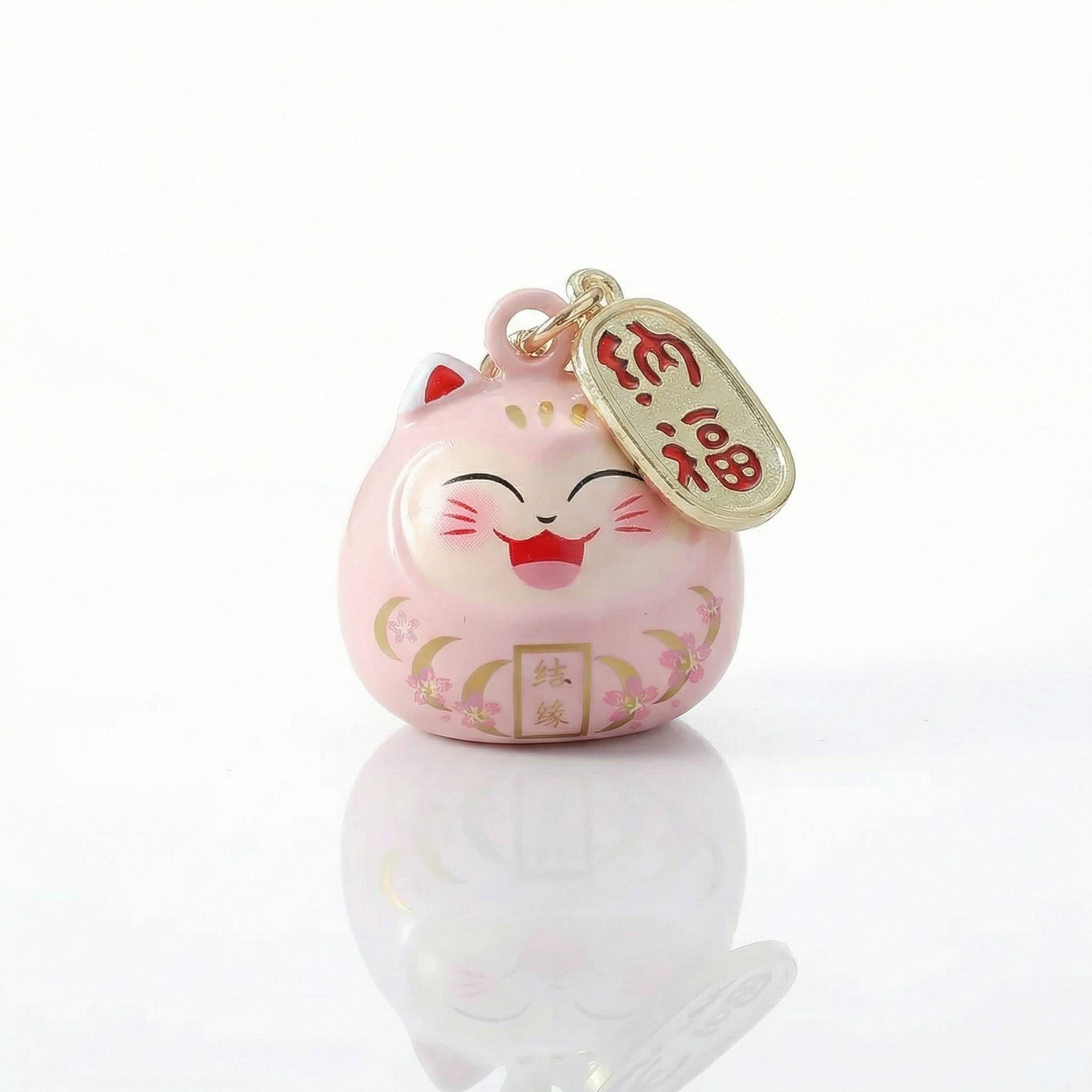 Pendentif Maneki Neko kawaii rose avec clochette et kanji 结缘 amour