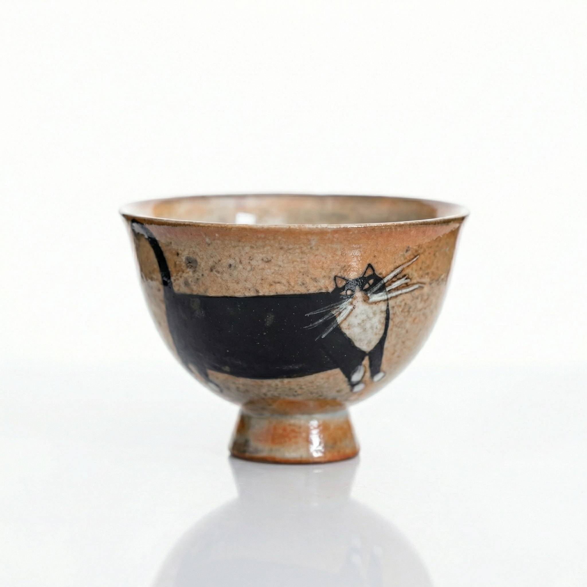 Tasse céramique japonaise chat noir et blanc marchant