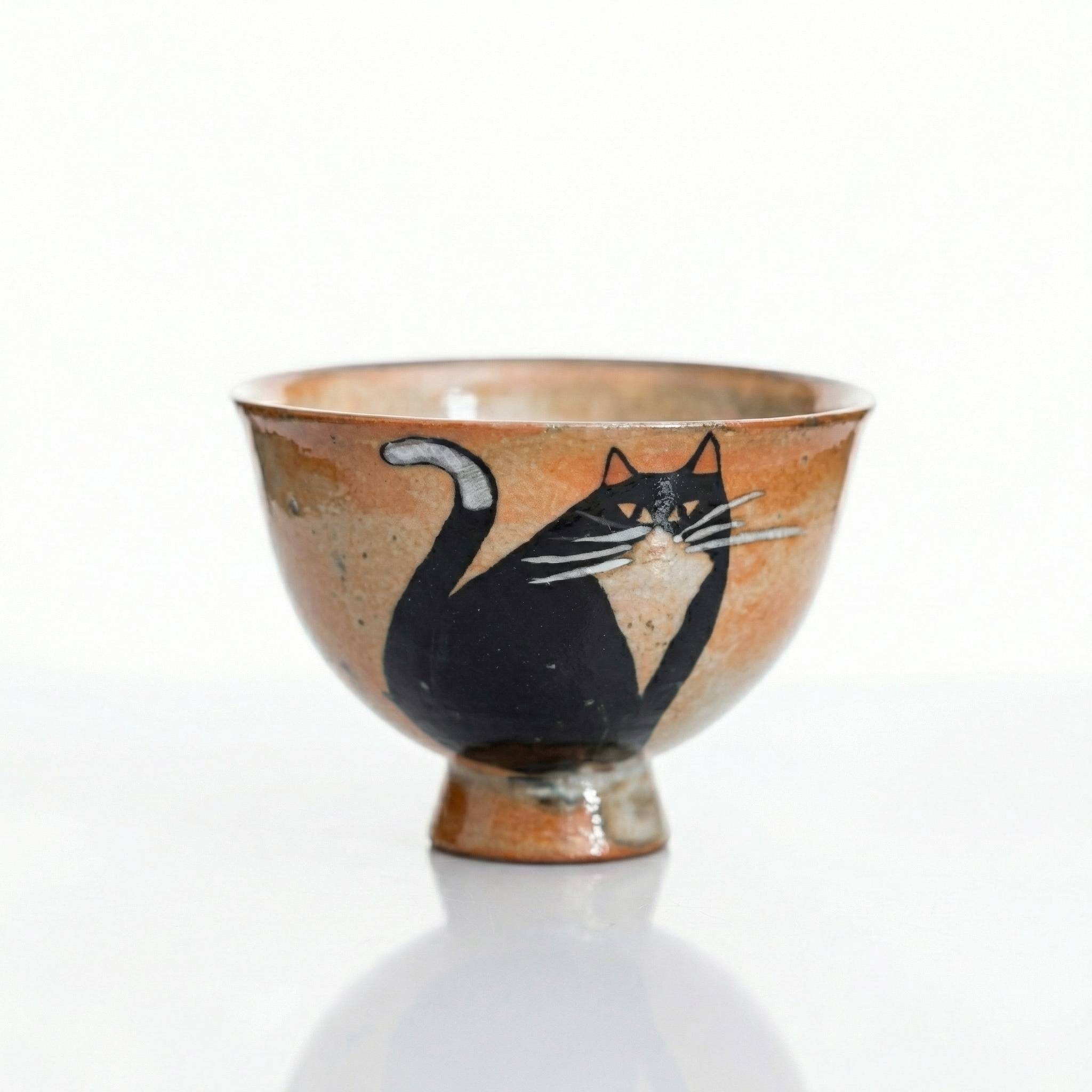 Tasse yunomi japonaise chat noir debout queue levée