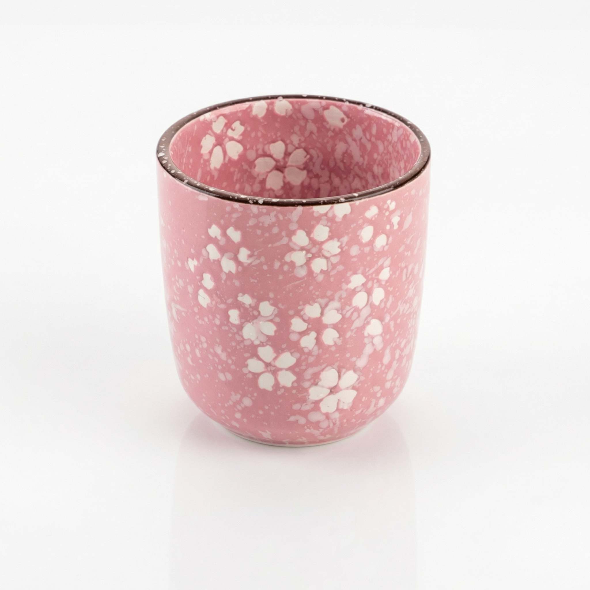 Tasse a the japonaise ceramique sous glacure rose motifs fleurs de cerisier blanches